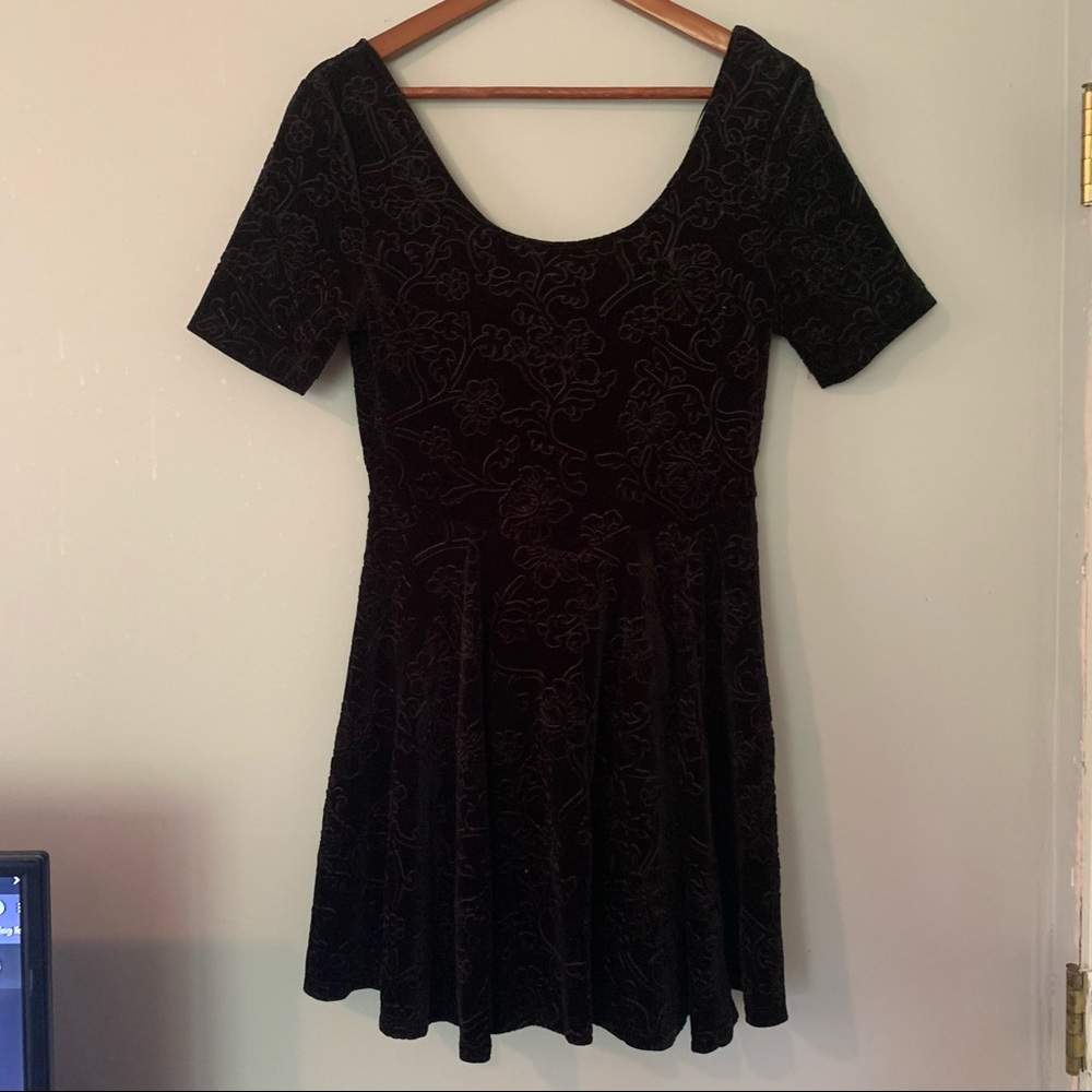 [t/o sweaters] Velvet Fit and Flare Dress - Picture 3 of 9
